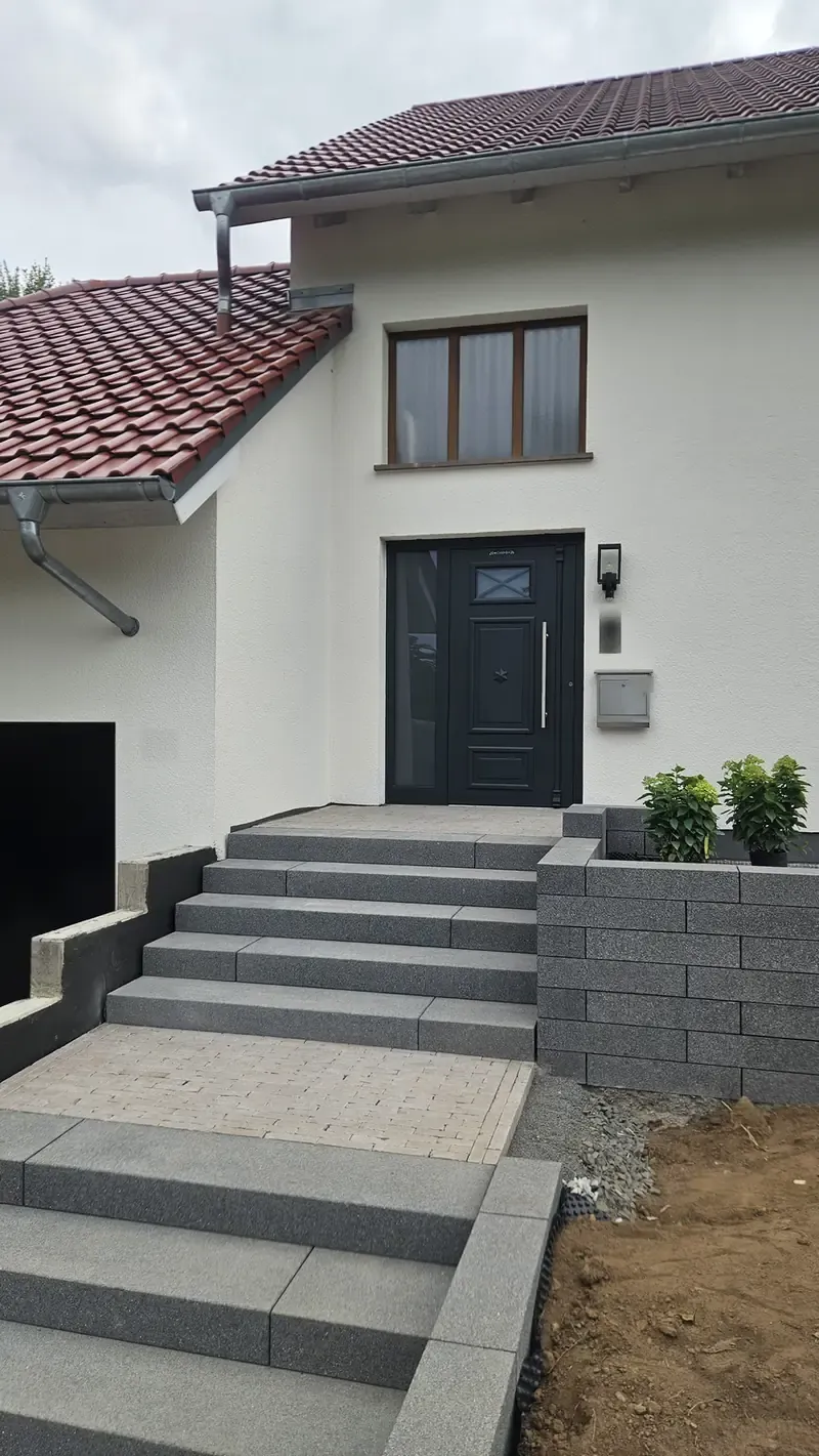Außentreppe zum Hauseingang