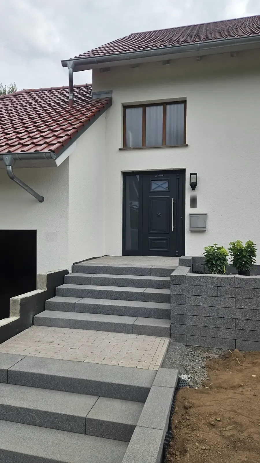 Neue Außentreppe zum Hauseingang